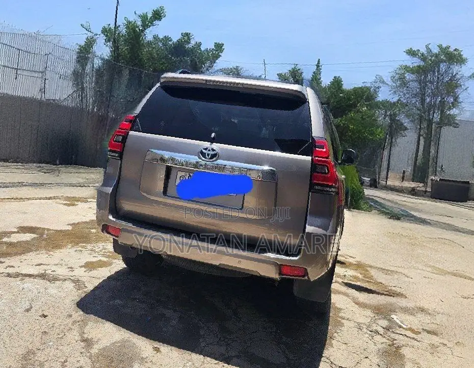Toyota Land Cruiser Prado 2021 Gold