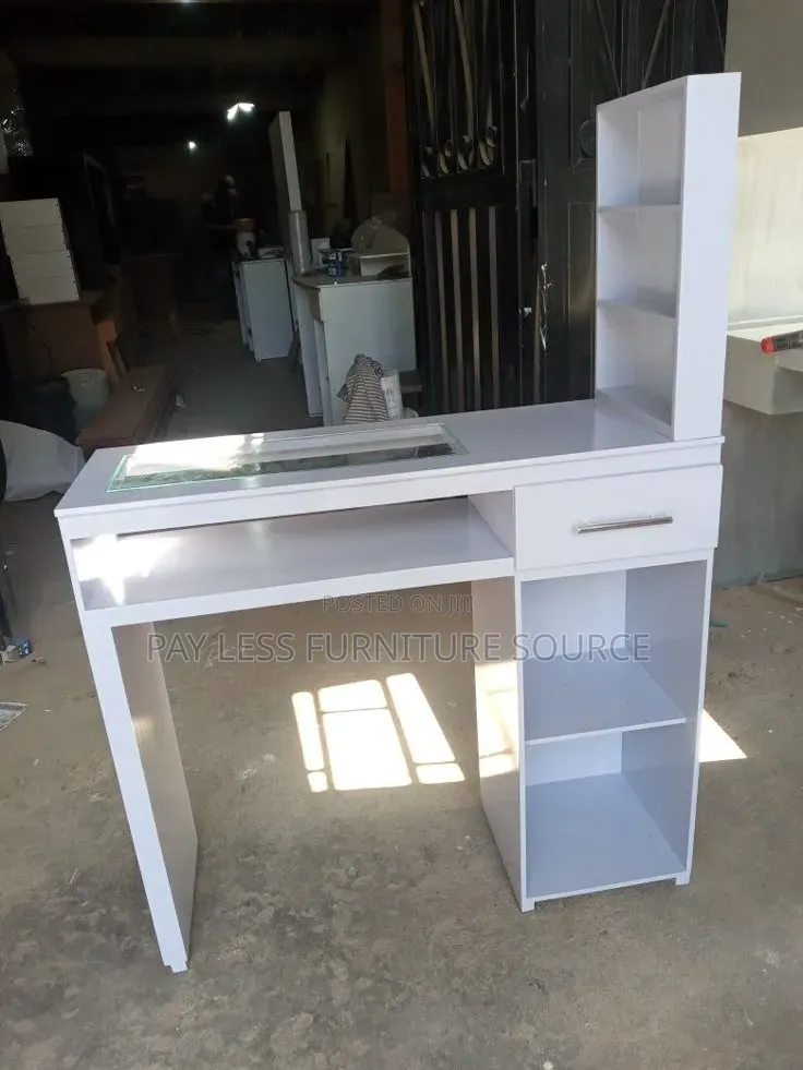 Nail Table