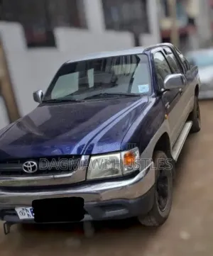 Toyota Hilux 2002 Blue