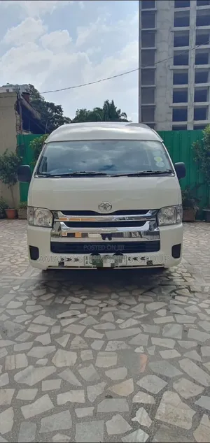 Toyota HiAce 2018 White