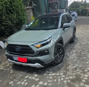 Toyota RAV4 2022 Green