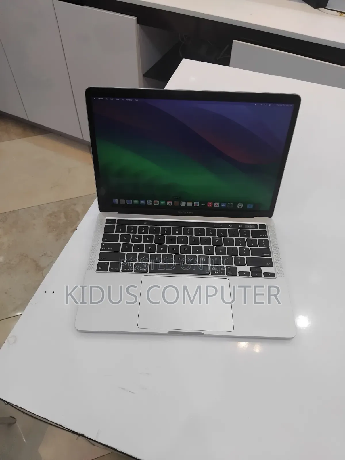 New Laptop Apple MacBook Pro M1 16GB Apple M1 SSD 256GB
