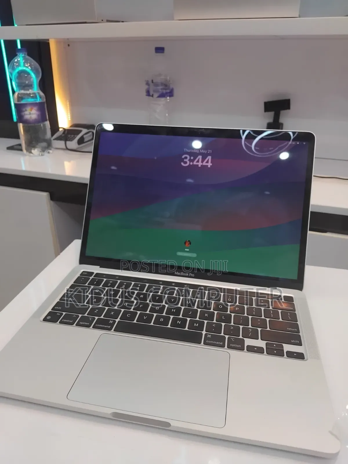 New Laptop Apple MacBook Pro M1 16GB Apple M1 SSD 256GB