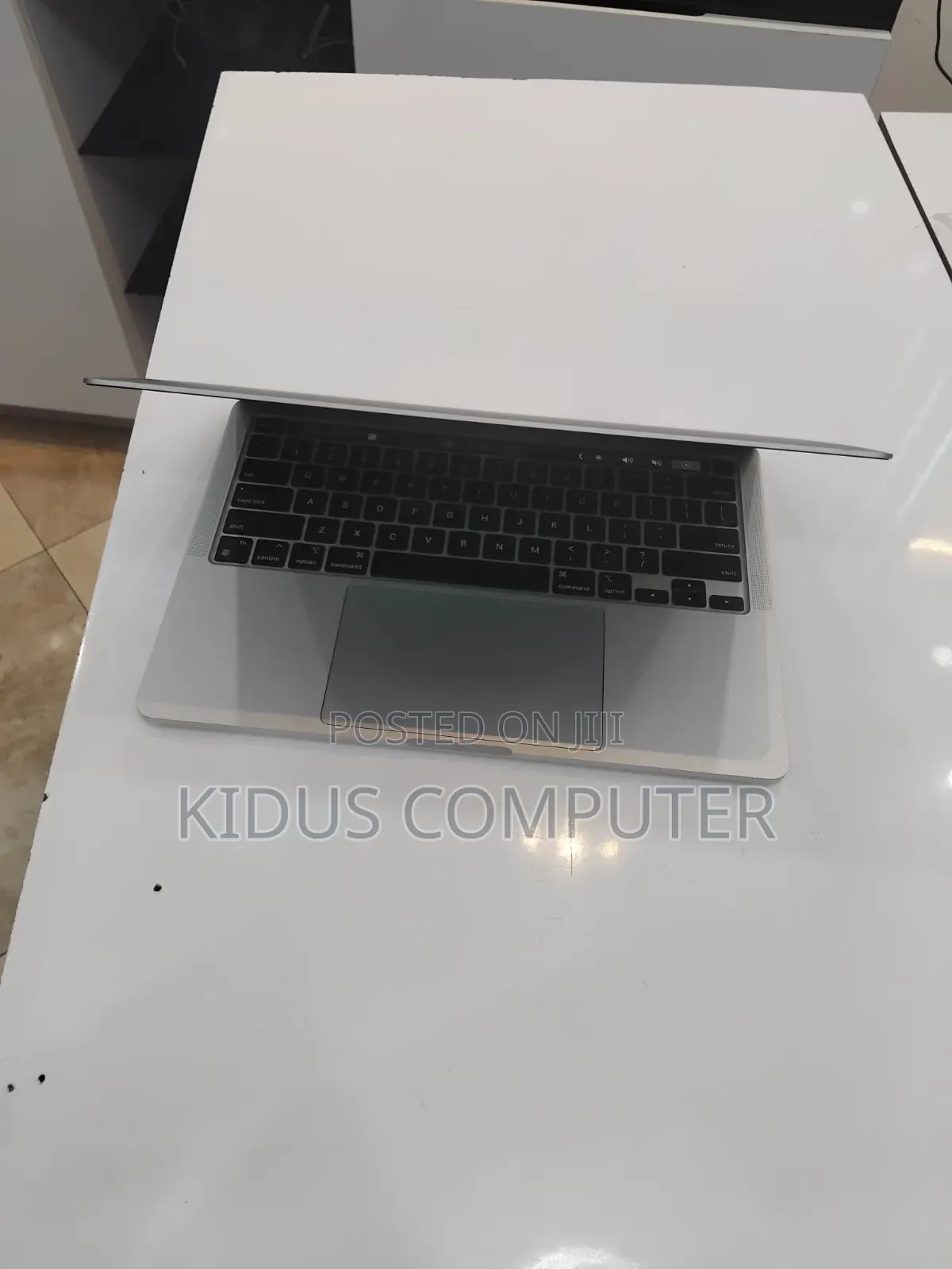 New Laptop Apple MacBook Pro M1 16GB Apple M1 SSD 256GB