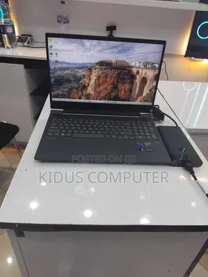 New Laptop HP Spectre 16GB Intel Core i7 SSD 512GB
