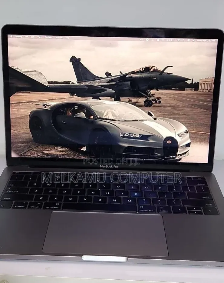 New Laptop Apple MacBook Pro 2017 8GB Intel Core i5 SSD 256GB