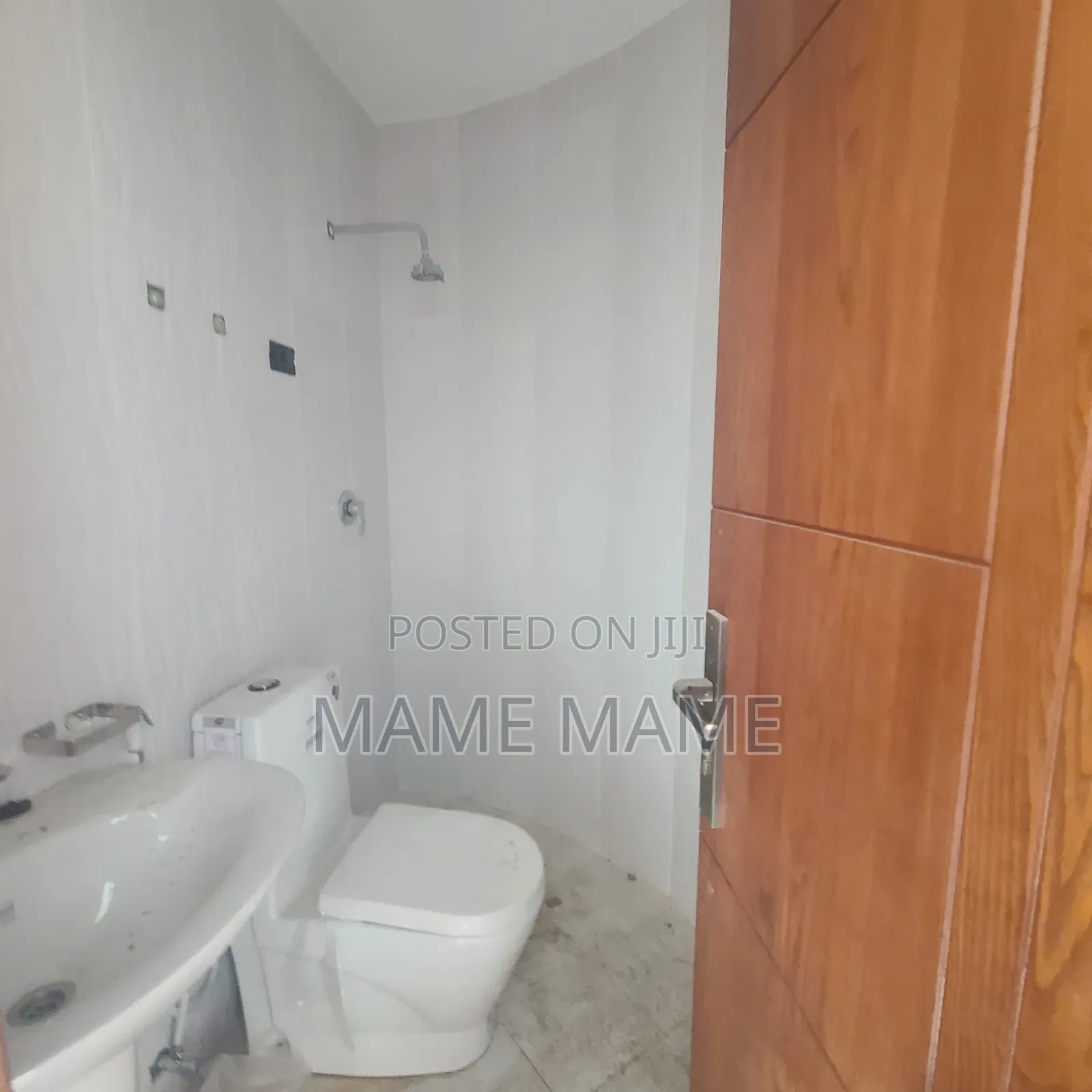8bdrm House in Addis Abeba, Bole for rent