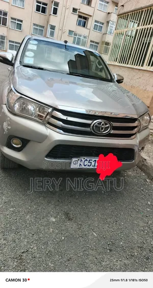 Toyota Hilux 2016 Gray