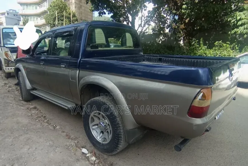 Mitsubishi L200 2002 Blue