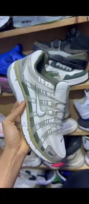 Nike P-600