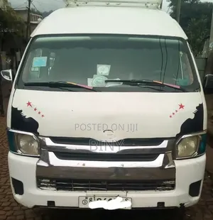Toyota HiAce 2011 White