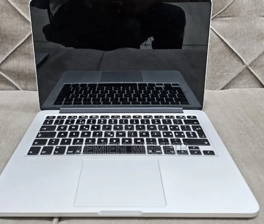 New Laptop Apple MacBook 2015 8GB Intel Core i5 SSD 128GB