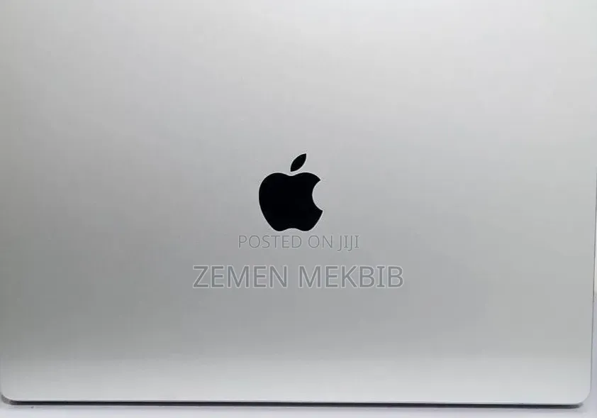 New Laptop Apple MacBook Air 2024 M3 13-inch 32GB Apple M3 SSD 512GB