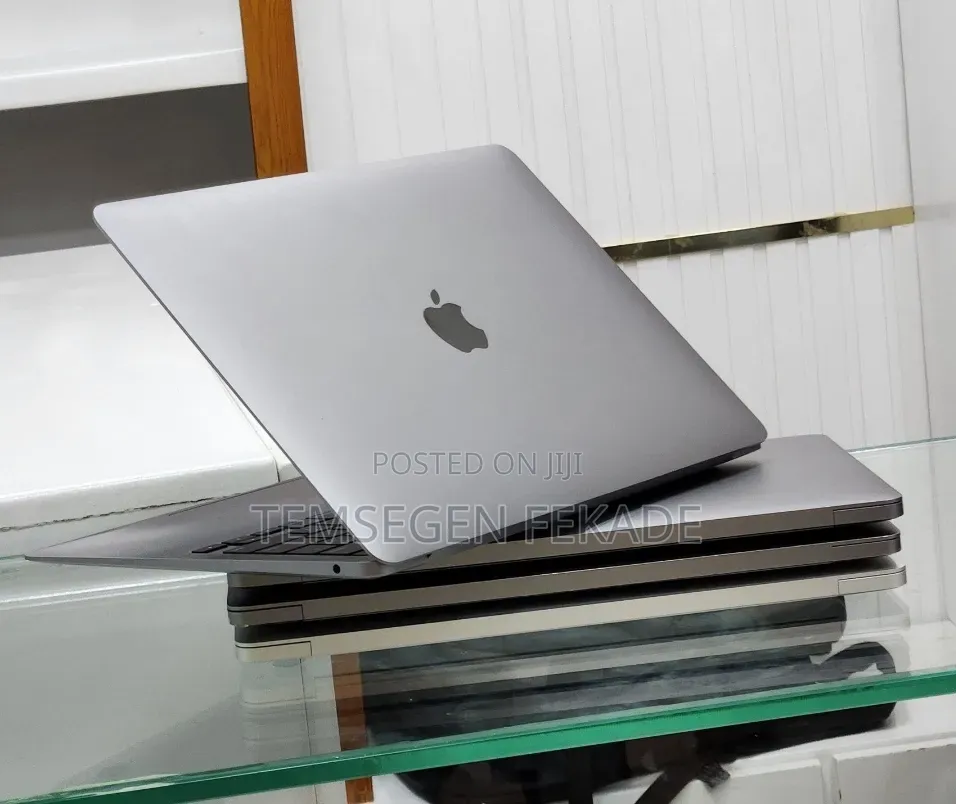 New Laptop Apple MacBook 2006 8GB Apple M1 SSD 256GB