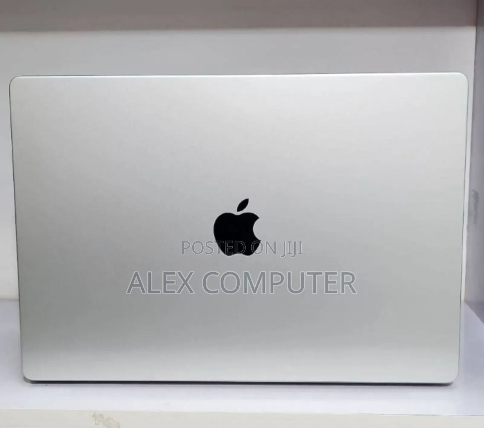 New Apple MacBook Air 2024 M3 15-inch 24GB Apple M3 Pro SSD 512GB