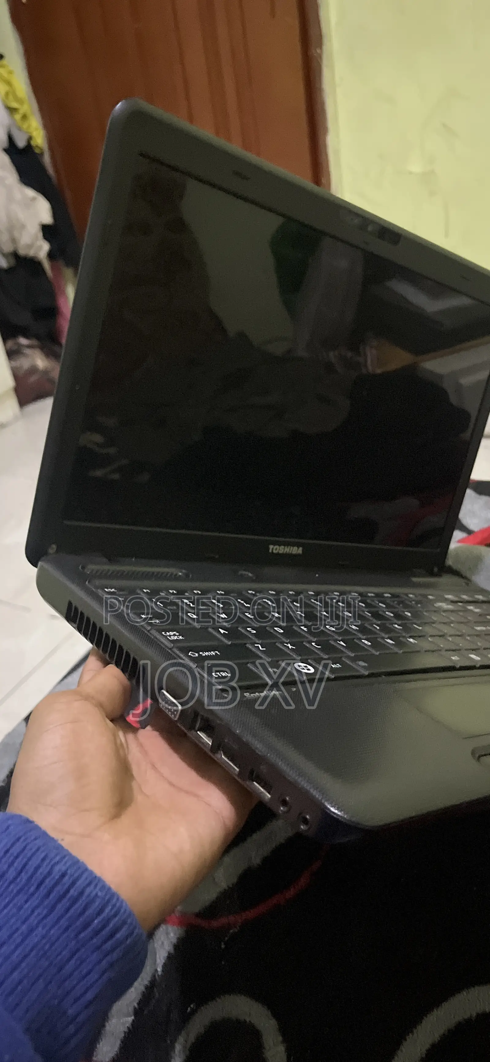 Laptop Toshiba Satellite C665 4GB Intel Core i5 HDD 128GB