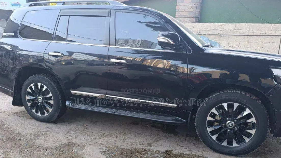 Toyota Land Cruiser 2021 Maroon