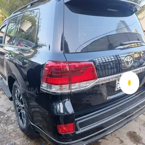 Toyota Land Cruiser 2021 Maroon
