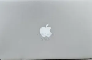New Laptop Apple MacBook Pro 2015 8GB Intel Core i5 SSD 256GB