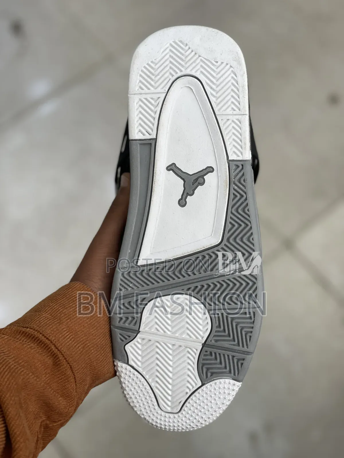 Air Jordan 4 Retro: Speckled Excellence