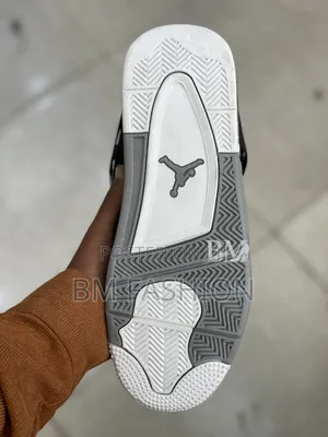 Air Jordan 4 Retro: Speckled Excellence