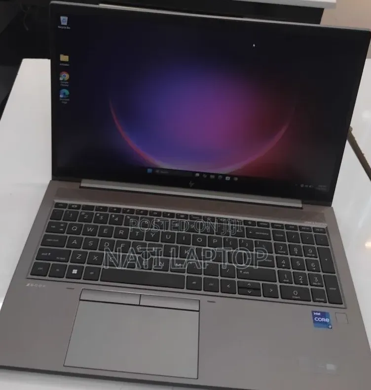 New Laptop HP ZBook Firefly G8 16GB Intel Core i7 SSD 512GB