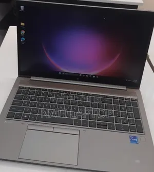New Laptop HP ZBook Firefly G8 16GB Intel Core i7 SSD 512GB