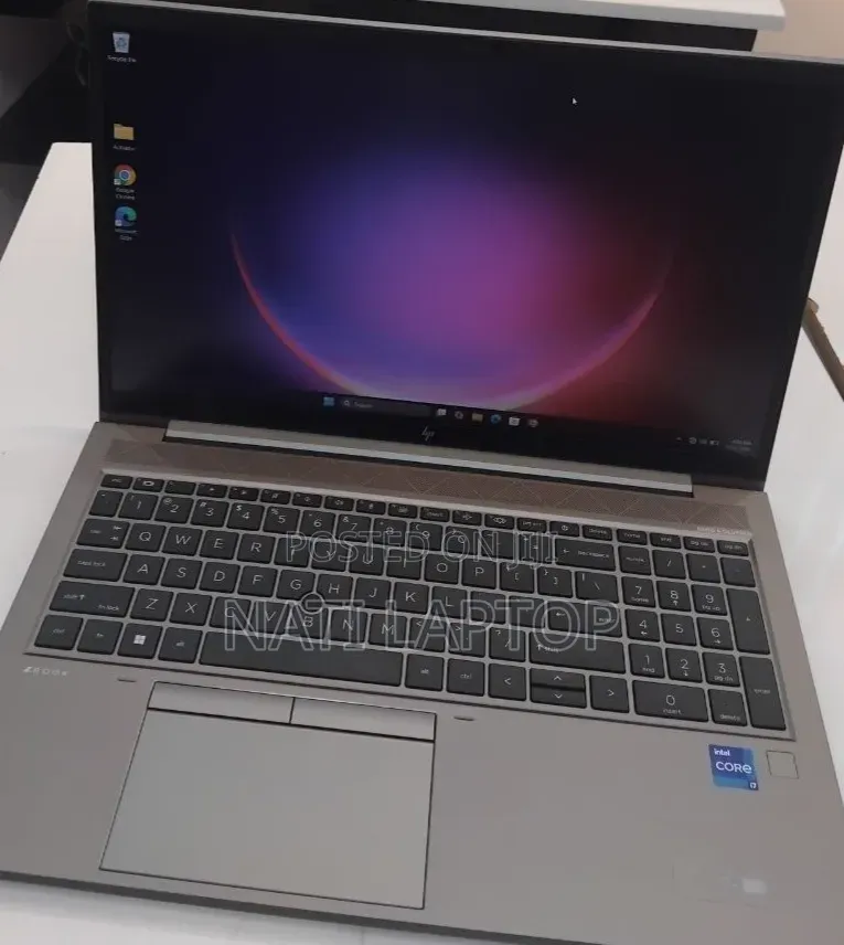 New Laptop HP ZBook Firefly G8 16GB Intel Core i7 SSD 512GB