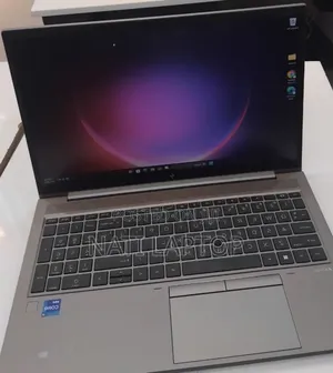 New Laptop HP ZBook Firefly G8 16GB Intel Core i7 SSD 512GB