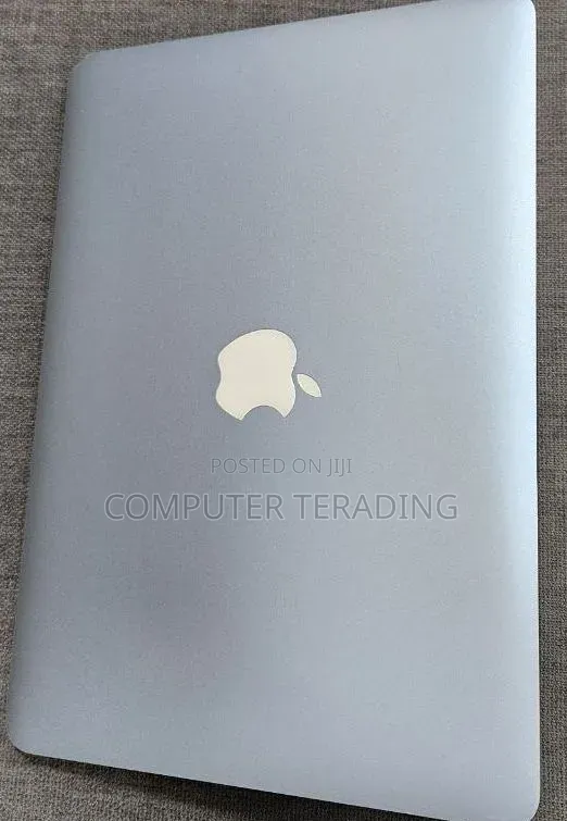 New Laptop Apple MacBook Pro 2015 8GB Intel Core i7 SSD 256GB