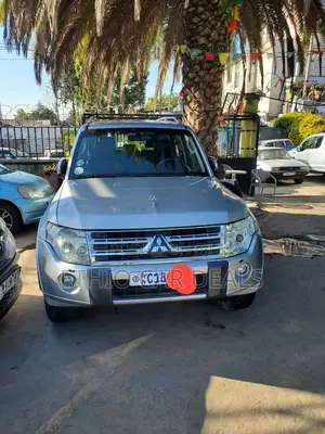 Mitsubishi Pajero 2010 Silver