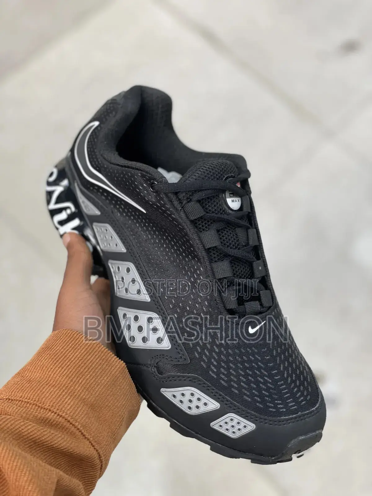 Nike Air Max: Black White Script