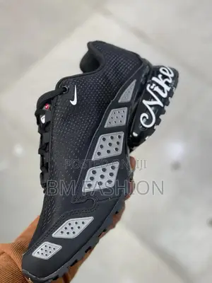 Nike Air Max: Black White Script