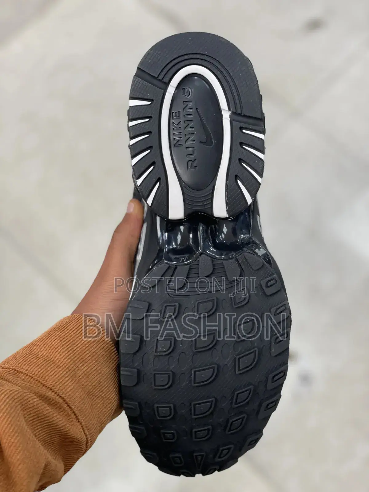 Nike Air Max: Black White Script