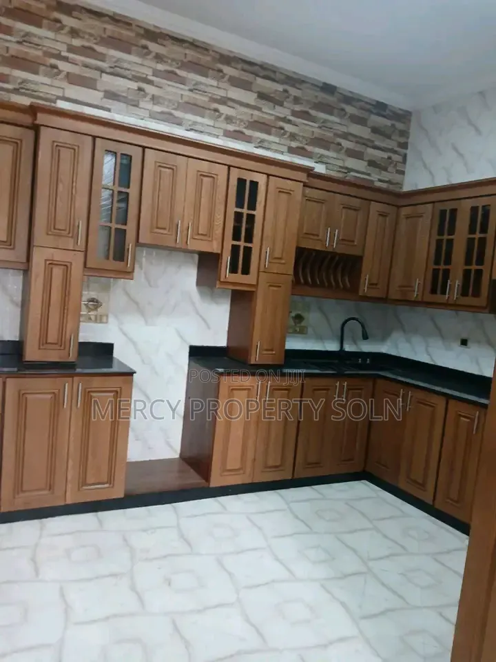 6bdrm House in Bole for sale