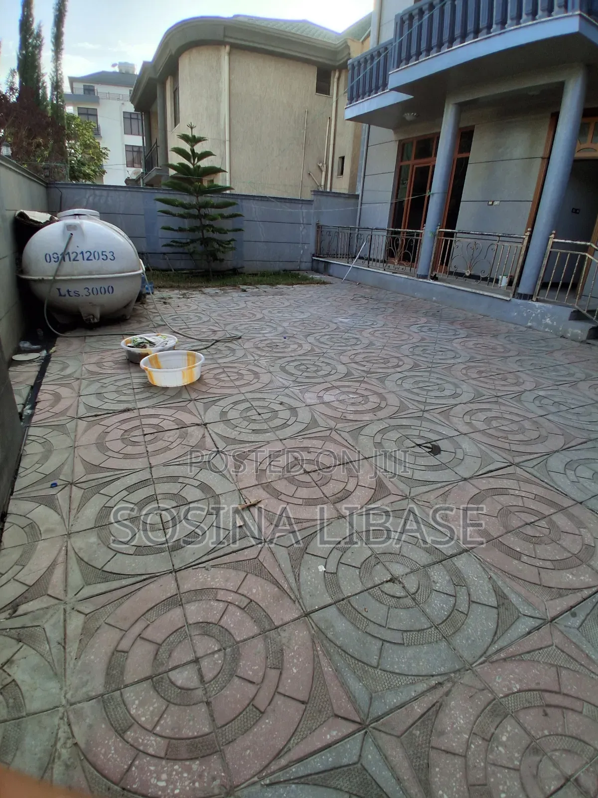 12bdrm House in Bole for sale