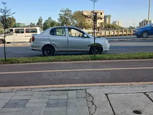 Toyota Platz 2003 Silver