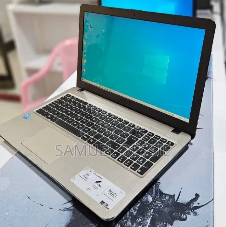 Laptop Asus X540LA 4GB Intel Celeron HDD 1T