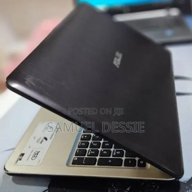 Laptop Asus X540LA 4GB Intel Celeron HDD 1T