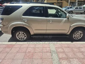 Toyota Fortuner 2012 Beige
