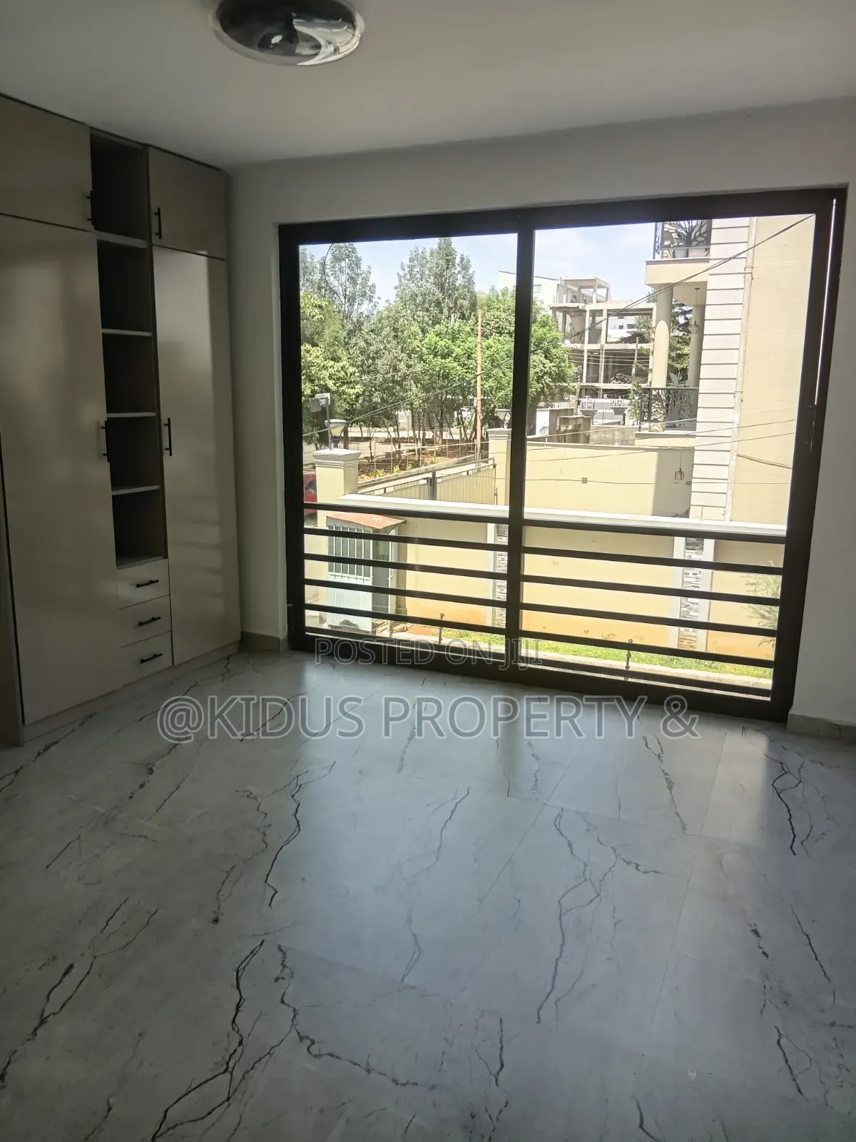7bdrm Townhouse / Terrace in Lebu Medhaniyaleme, Nifas Silk-Lafto