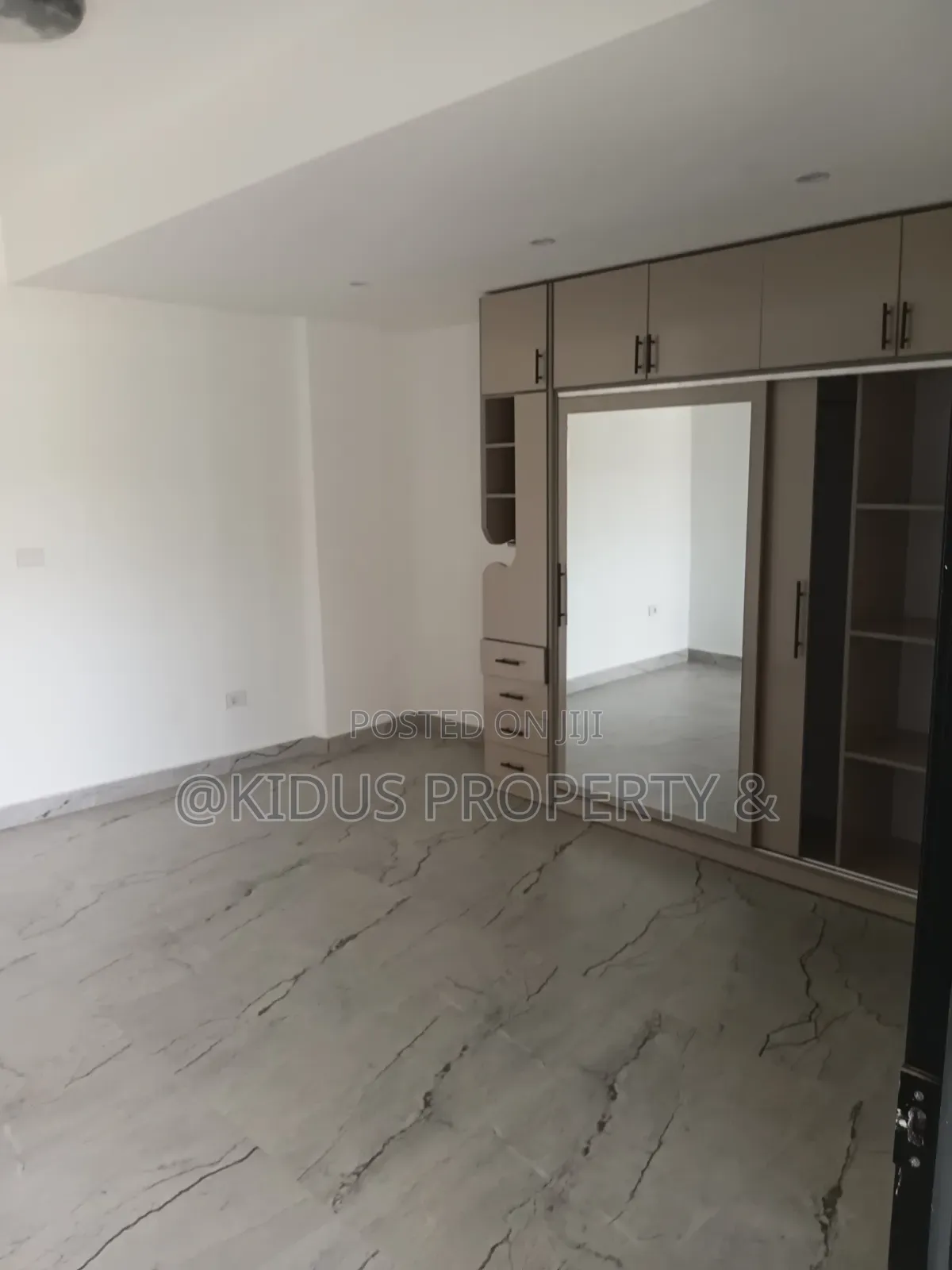 7bdrm Townhouse / Terrace in Lebu Medhaniyaleme, Nifas Silk-Lafto