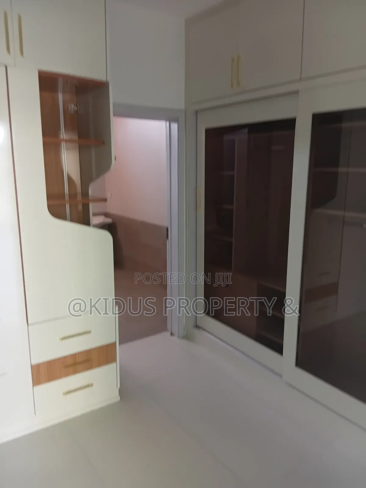 7bdrm Townhouse / Terrace in Lebu Medhaniyaleme, Nifas Silk-Lafto