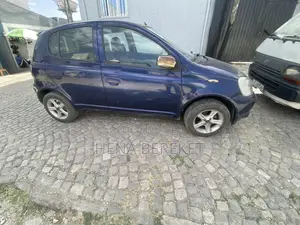 Toyota Vitz 2000 Blue