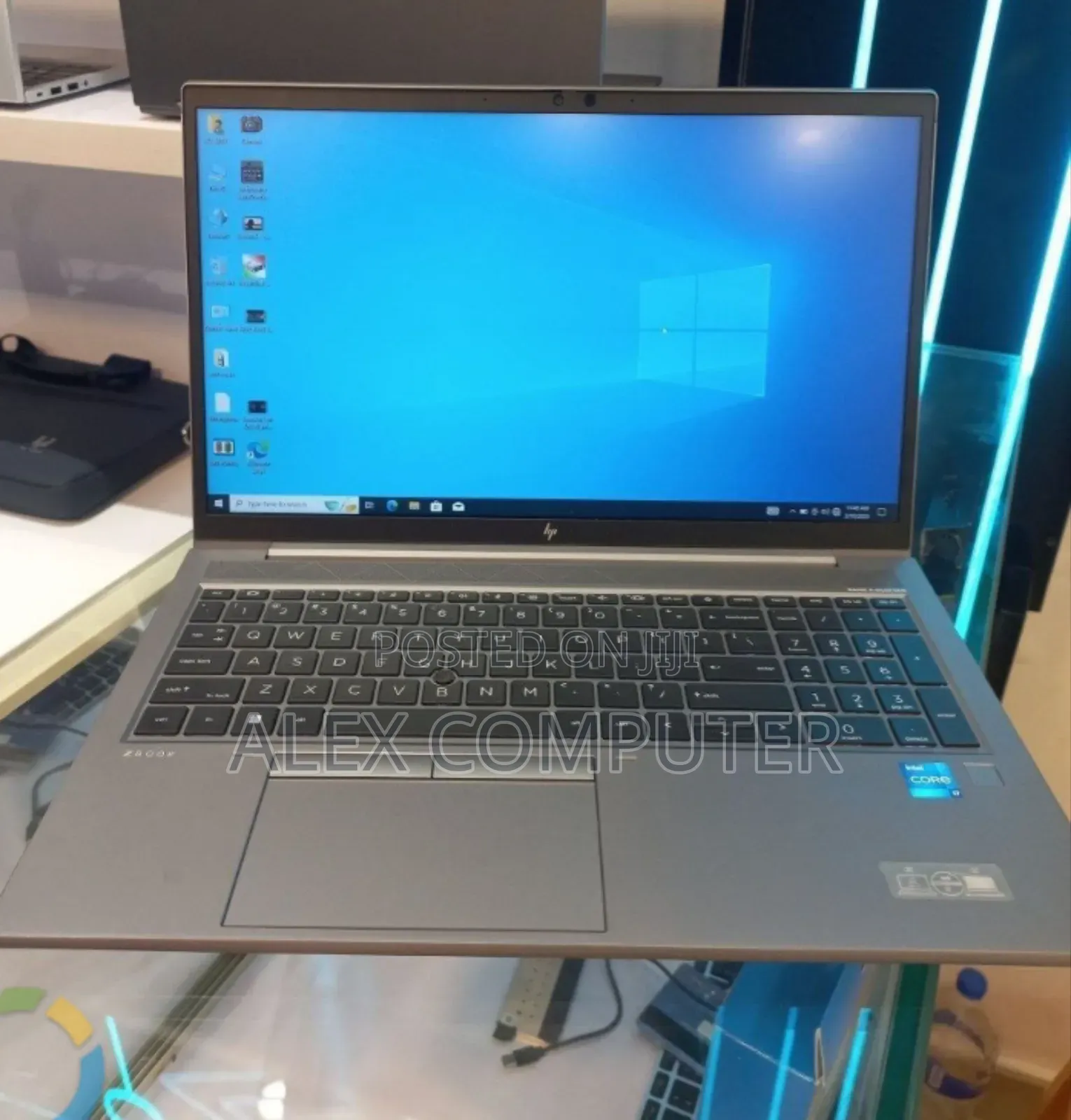 New Laptop HP ZBook Firefly G8 32GB Intel Core i7 SSD 512GB