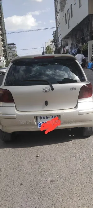 Toyota Vitz 2004 Gold