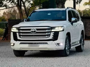 Toyota Land Cruiser 3.5 V6 2022 White