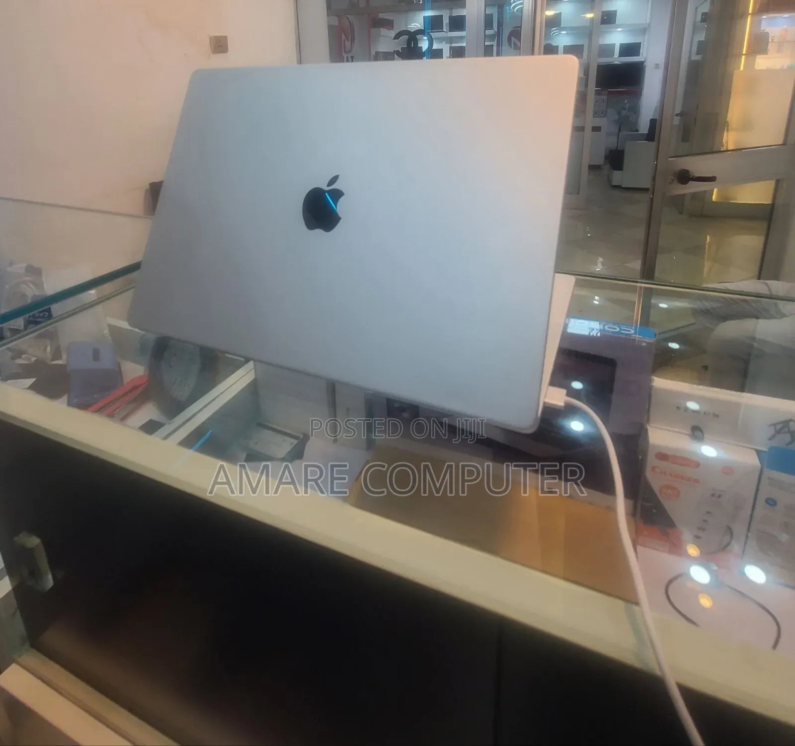 New Laptop Apple MacBook Pro M1 32GB Apple M1 Max SSD 1T