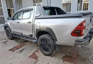 Toyota Hilux 2022 Gray
