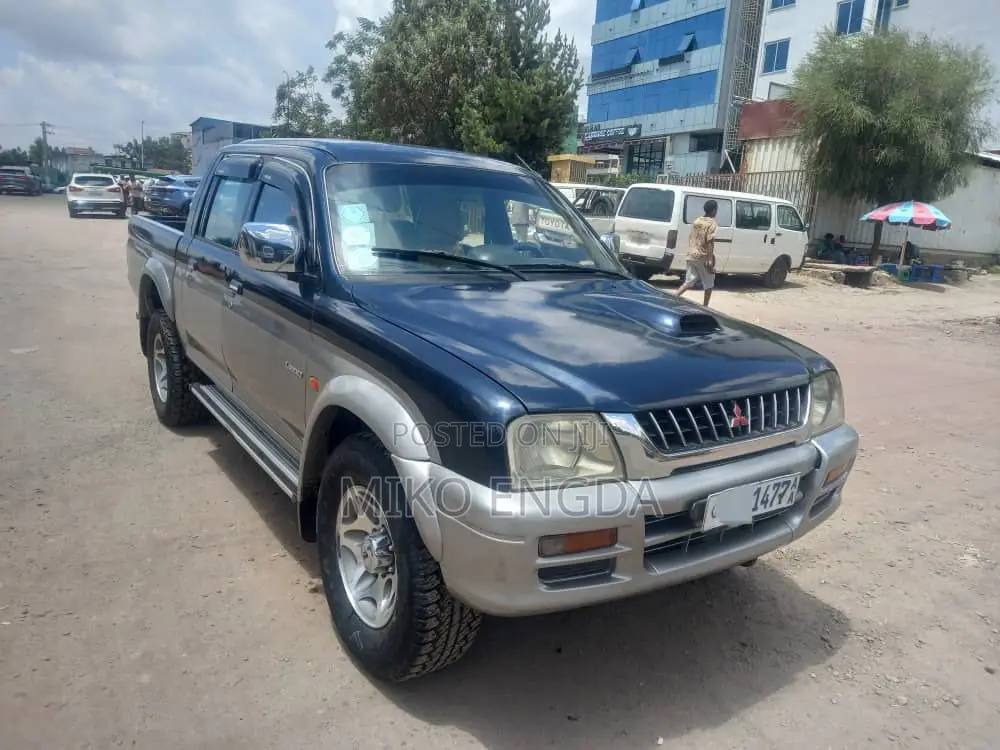 Mitsubishi L200 Double Cab 2.0 4WD 2001 Blue